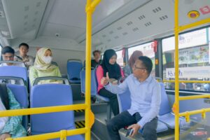 One Day No Car, Wakil Walikota Medan Gunakan Bus Listrik Berangkat ke Kantor