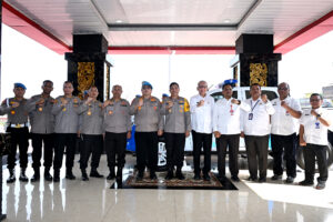Pemprovsu Serahkan Hibah Mobil Dinas untuk Polda Sumut