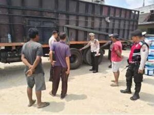 Polres Labuhanbatu Sosialisasikan Pembatasan Operasional Truk Sumbu Tiga ke Atas