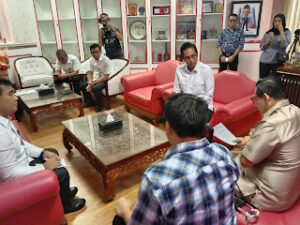 Rico Waas ‘Bertandang’ ke Ruang Kerja Ketua DPRD Medan Wong Chun Sen