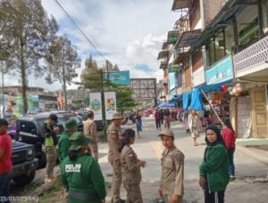 Satpol PP Karo Gelar Patroli Penertiban PKL di Trotoar
