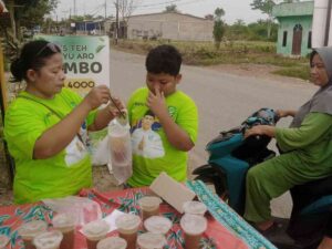 Anggota DPRD Labuhanbatu Penry Nababan Bagi-bagi Takjil