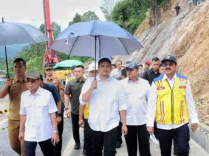 Gubsu Bobby Nasution Tinjau Perbaikan Ruas Jalan Batu Jomba Tapsel