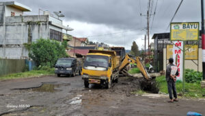Jalan Rusak di Simpang Gurusinga Berastagi Diperbaiki, Masyarakat Sampaikan Terimakasih