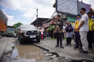 Rusak Parah, Picu Kemacetan, Rico Waas Minta Balai Besar Pelaksanaan Jalan Nasional Perbaiki Jalan Simpang KIM