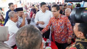 Bawakan Lagu Wali, Rico Waas Dapat Aplaus Meriah di Halalbihalal Rumah Wakil Ketua DPRD Sumut