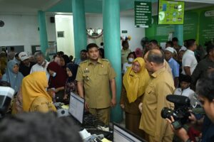 Hari Pertama Kerja Pasca Libur Lebaran, Gubsu Bobby Nasution Sidak ke RS Haji Medan