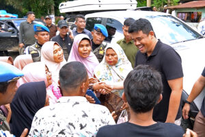 Tinjau Jalan Rusak di Labuhanbatu-Tapsel, Bobby Nasution: Perbaikan Dimulai Tahun Ini