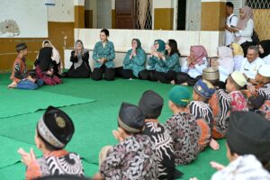 Ketua TP PKK Kahiyang Ayu Peringati HUT Sumut Bersama Anak-anak Panti Asuhan