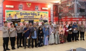 Kapolres Labuhanbatu Salurkan Infaq untuk 100 Warga Kurang Mampu
