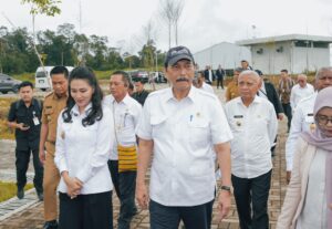 Wagubsu Surya Bersama Ketua DEN Luhut Pandjaitan Tinjau Taman Sains dan Teknologi Herbal dan Hortikultura