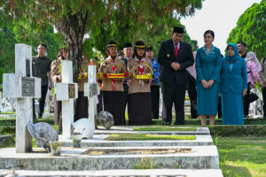 HUT ke-77 Provsu, Gubsu Bobby Nasution Pimpin Ziarah ke Makam Pahlawan