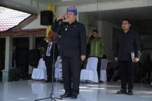 Bupati Asahan Kenakan Tanjak Melayu saat Pimpin Peringatan Hardiknas 2025