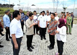 Bobby Nasution Dampingi Wapres Tinjau Puskesmas dan Pasar Humbahas