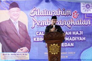 Rico Waas Bersama Medikdasmen Lepas Calon Jamaah Haji KBIHU Muhammadiyah