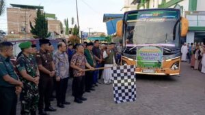 Pemkab Karo Lepas 24 Jamaah Calhaj ke Asrama Haji Medan