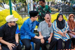 Rico Waas Temui Orang Tua Korban Anak Hanyut di Aliran Sungai Deli