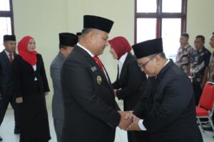 Lantik Dua Pejabat Disdukcapil, Ini Pesan Wabup Asahan