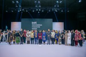 Bersama Desainer Medan, Rico Waas dan Ketua TP PKK Hadiri IFW 2025