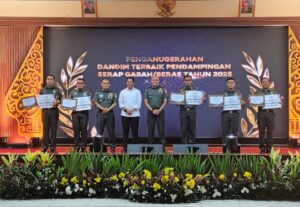 Dandim 0814/Jombang, Letkol Kav Devid Eko Junanto Terima Penghargaan dari Perum Bulog