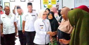 Bupati Labuhanbatu dan Baznas Salurkan Zakat untuk 740 Keluarga di Rantau Utara