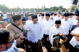 Gubsu Bobby Nasution dan Wagubsu Surya Salat Iduladha 1446 Bersama Ribuan Masyarakat Deliserdang