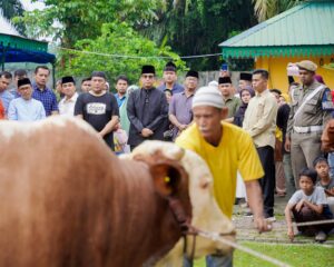 Rico Waas Saksikan Penyembelihan Sapi Kurban Presiden Prabowo Subianto di Masjd Raya Al Osmani