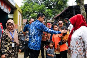 Tinjau Jalan Rusak di Tuntungan, Rico Waas: Akan Segera Diperbaiki Jalan Dan Lampu Penerangan