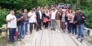 Bupati Karo Tinjau Jembatan Rusak di Desa Kutaraja Kecamatan Tigabinanga