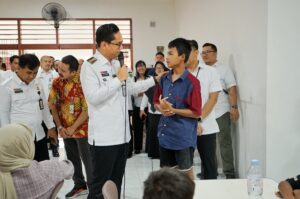 Tinjau Sekolah Rakyat Kota Medan, Rico Waas Ingatkan Siswa Rajin Belajar Gapai Cita-Cita