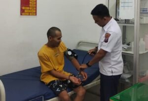 Sidokkes Polres Labuhanbatu Periksa Kesehatan Personel dan Tahanan