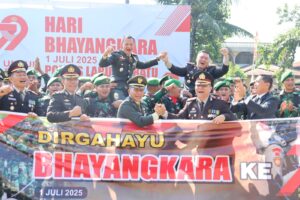 TNI “Serbu” Upacara Hari Bhayangkara di Labuhanbatu, Kapolres dan Dandim Dibopong