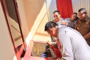 Polri untuk Masyarakat, Kapolres Labuhanbatu Resmikan Bedah Rumah Warga
