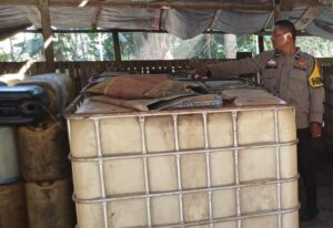 Polsek Bilah Hilir Cek Gudang Diduga Timbun BBM Subsidi di Desa Seikasih
