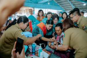 Kahiyang Ayu Tinjau Posyandu Desa Sugihen, Pastikan Layanan Kesehatan Berjalan Baik