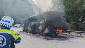 Bus Bawa 40 Penumpang Terbakar di Sibolangit