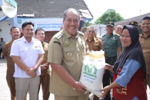 Pemkab Asahan Salurkan Bantuan Beras ke KPM