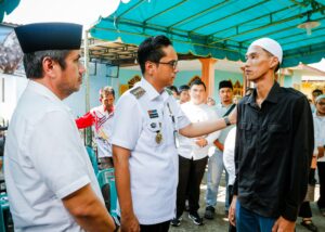 Sampaikan Belasungkawa, Rico Waas Takziah ke Rumah Duka Kepling Kelurahan Sei Agul