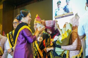 Rico Waas dan Airin Rico Waas Dinobatkan sebagai Ayah Bunda GenRe Kota Medan