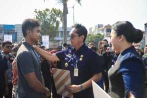 Program Tebus Ijazah Langkah Konkret Rico Waas Bantu Siswa yang Tunggak Biaya Pendidikan