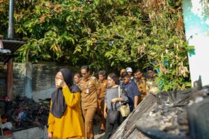 Rico Waas Kunjungi Korban Kebakaran di Kelurahan Kesawan 