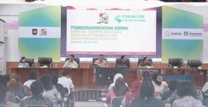 Bupati Karo Lepas Sembilan Orang Penerima Beasiswa Murni CSR