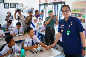 Rico Waas Tinjau Pelaksanaan MBG di SMPN 20 Medan Marelan