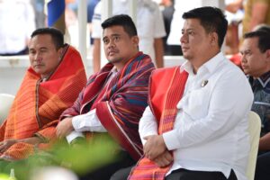 Gubsu Serahkan Aset Bangunan Rumah Dinas ke Pemkab Samosir
