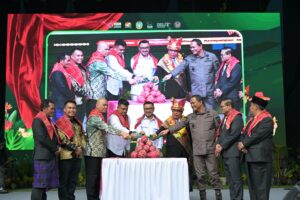 Gubsu Bobby Nasution Buka Festival Pesta Bunga dan Buah  2025 di Berastagi