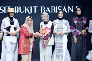 Wakil Ketua Dekranasda Buka Sumut Fashion Week 2025