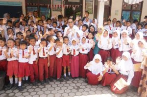 Siswa SD Sampaikan Cita-citanya Jadi Walikota Dihadapan Rico Waas