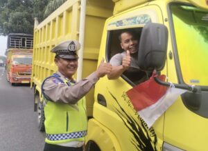 Sambut HUT Ke-80 Kemerdekaan, Satlantas Polres Labuhanbatu Tebar Semangat Merah Putih
