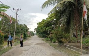 Bhabinkamtibmas Polres Labuhanbatu Ajak Masyarakat Semarakkan HUT Ke-80 Kemerdekaan RI