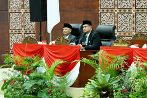 Gubsu Bobby Nasution dan Wagubsu Surya Dengarkan Pidato Presiden Tentang R-APBN 2026